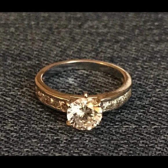 Cubic Zirconia Silver Ring, size 6 - Picture 1 of 3